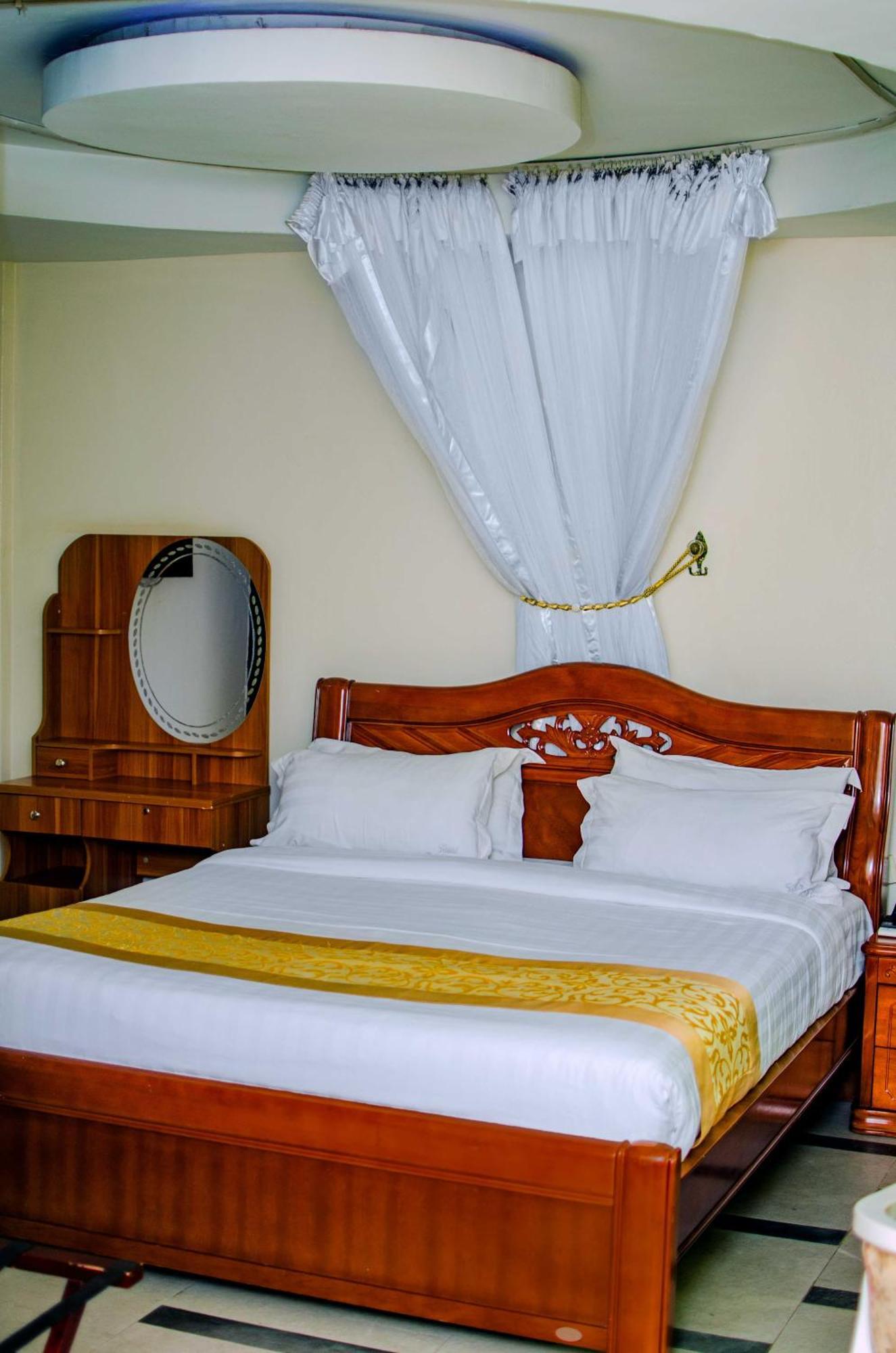La Grande Hotel Kampala Exteriör bild