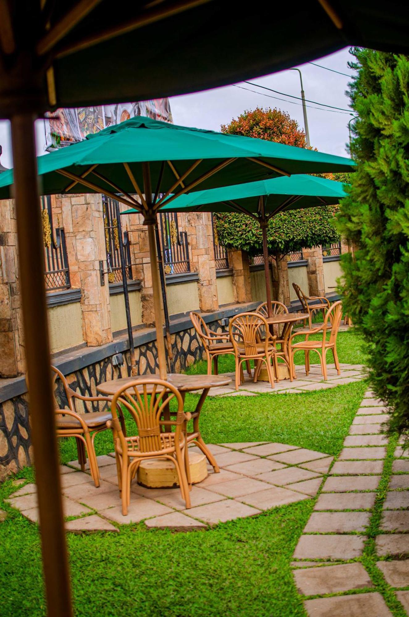 La Grande Hotel Kampala Exteriör bild