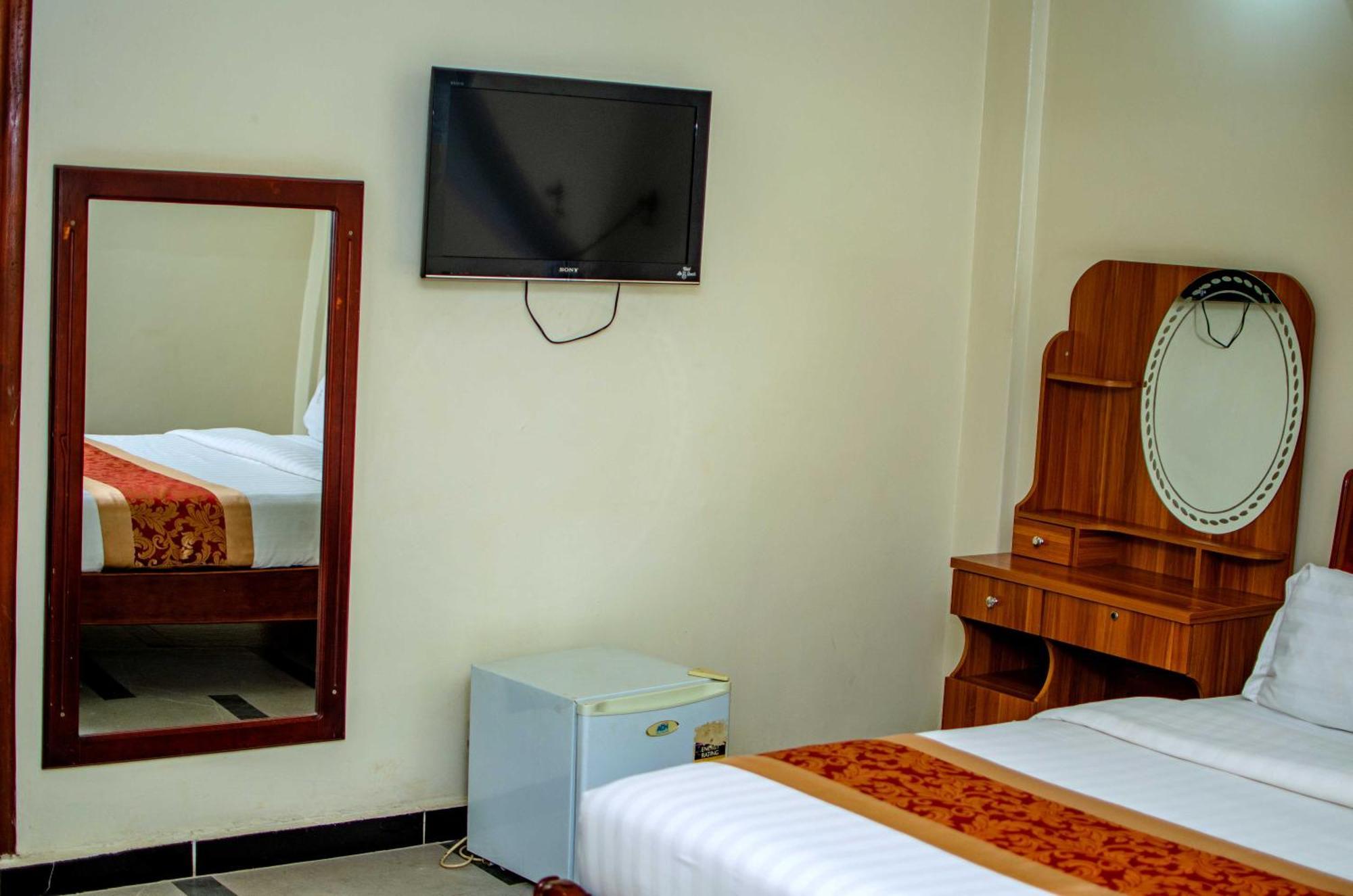 La Grande Hotel Kampala Exteriör bild