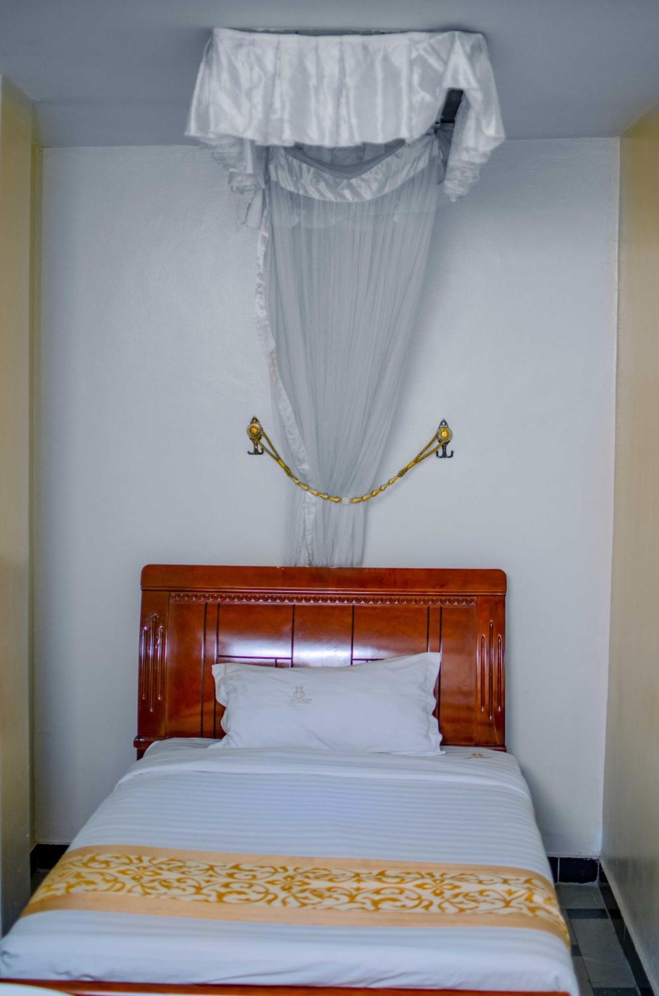 La Grande Hotel Kampala Exteriör bild