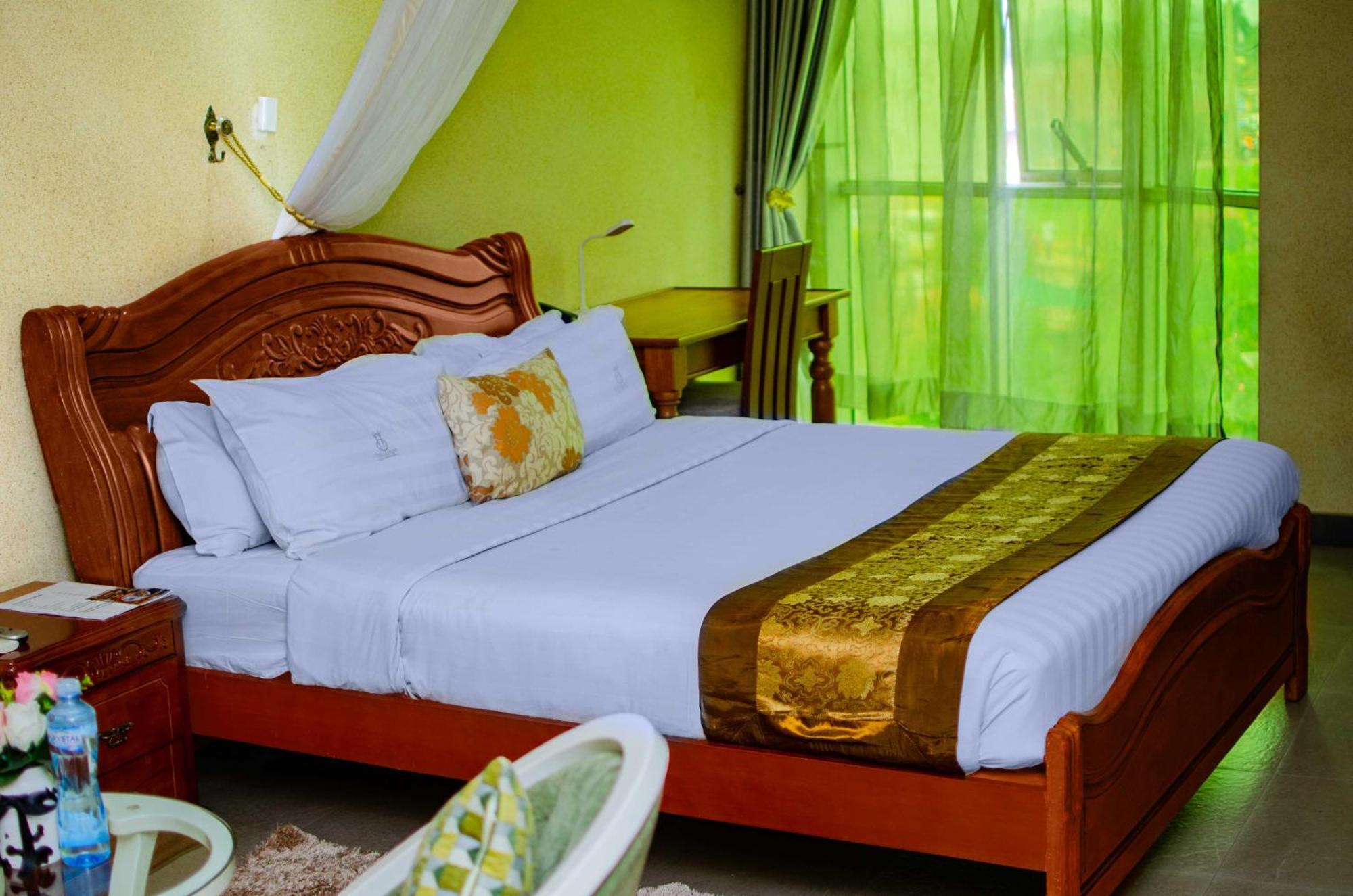 La Grande Hotel Kampala Exteriör bild