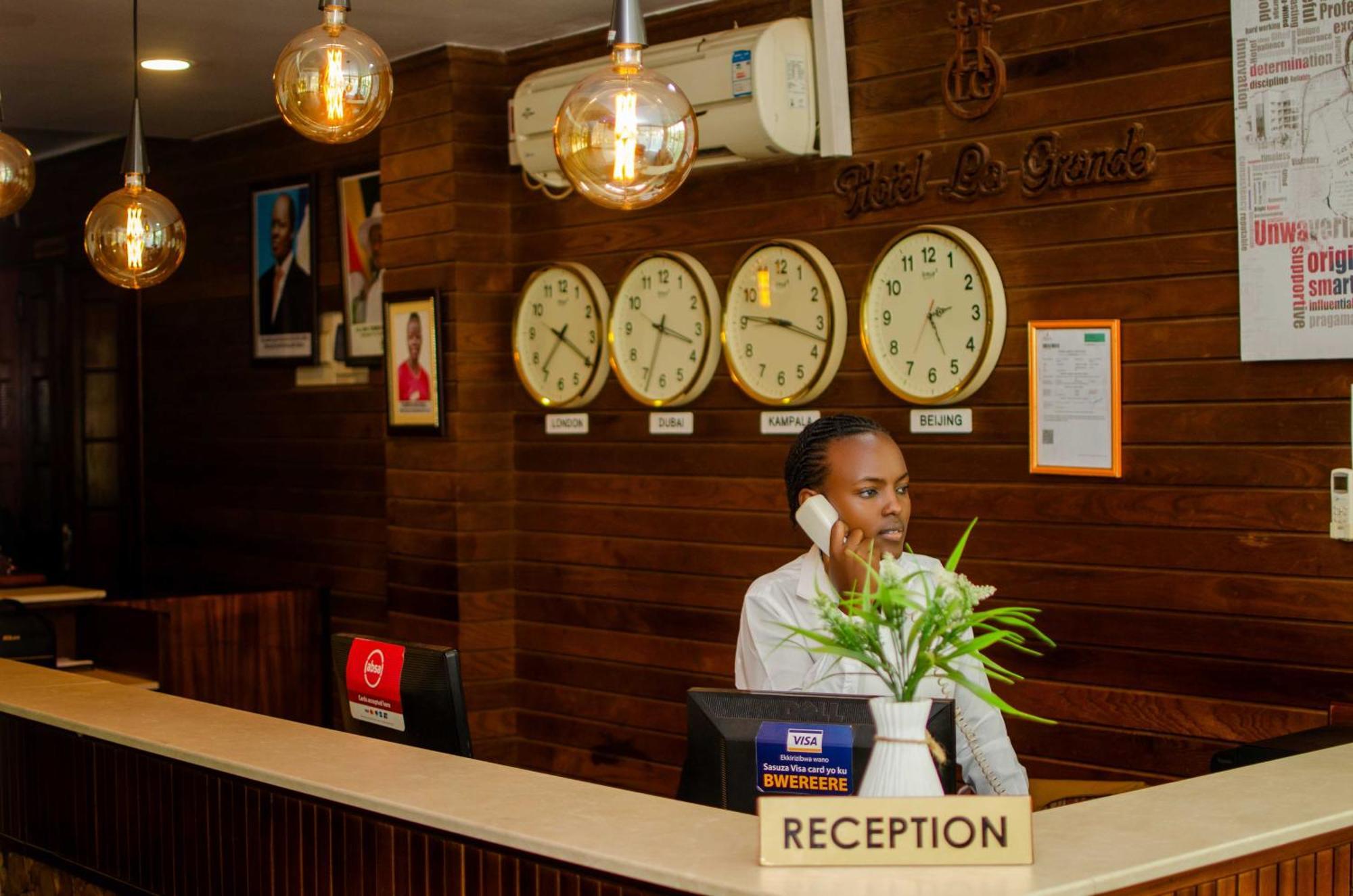 La Grande Hotel Kampala Exteriör bild