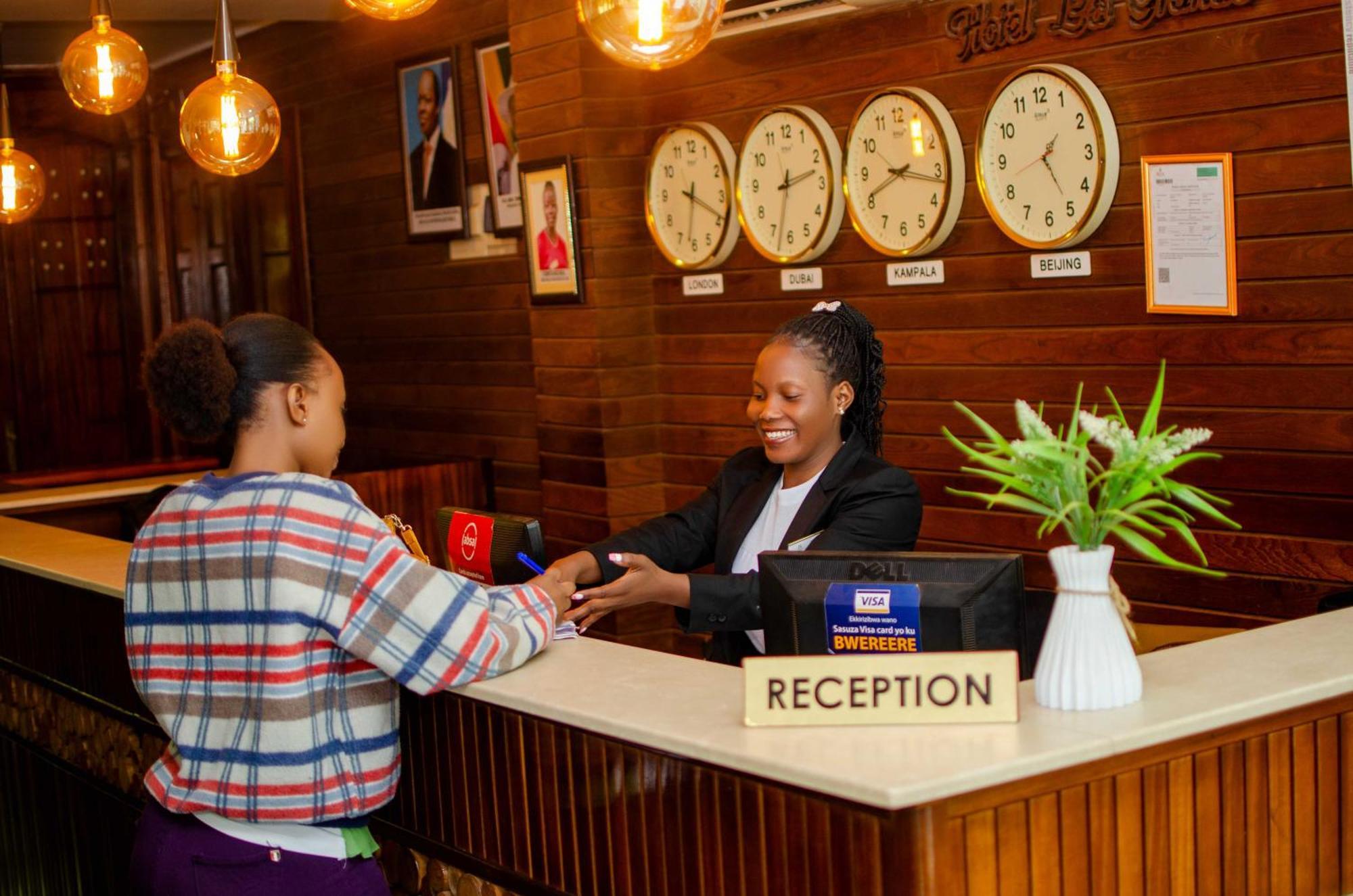 La Grande Hotel Kampala Exteriör bild