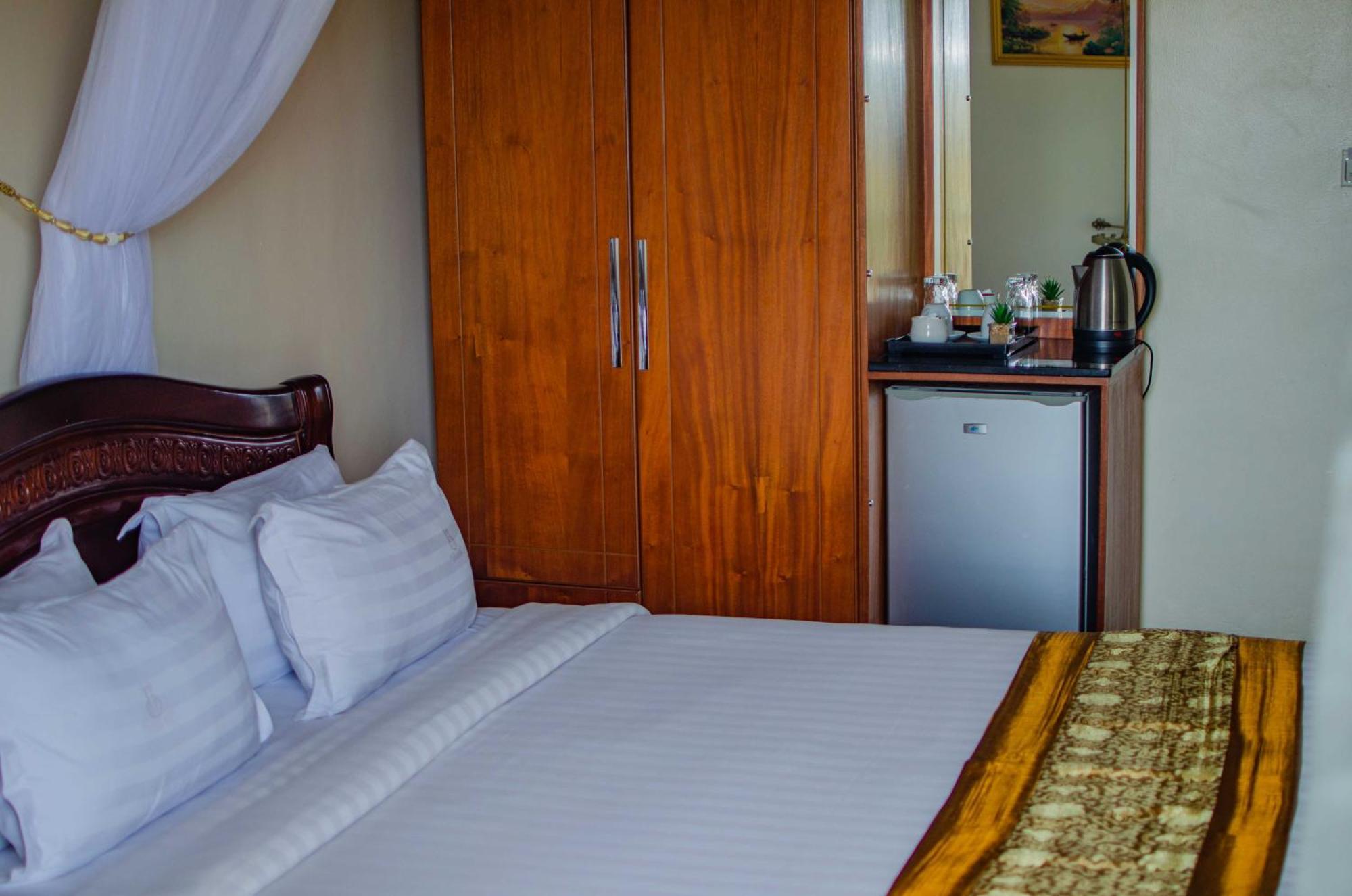 La Grande Hotel Kampala Exteriör bild