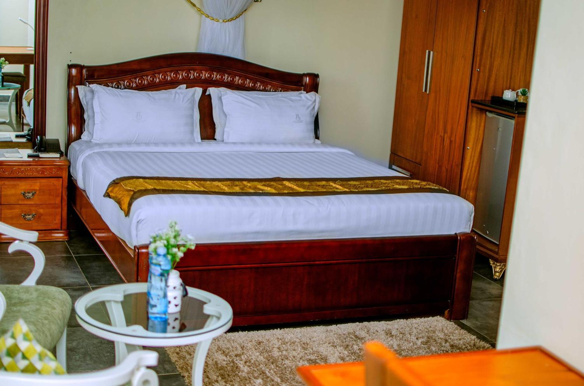 La Grande Hotel Kampala Exteriör bild