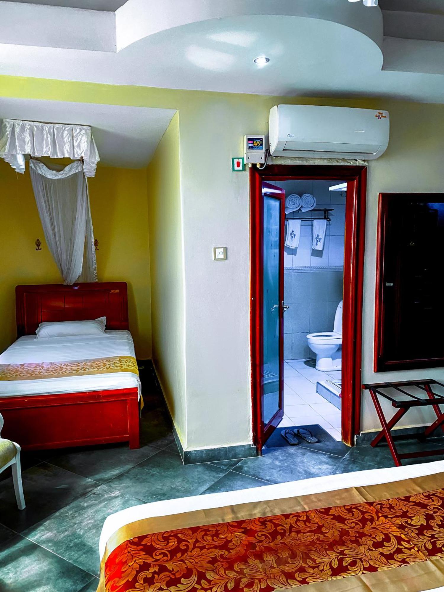 La Grande Hotel Kampala Exteriör bild